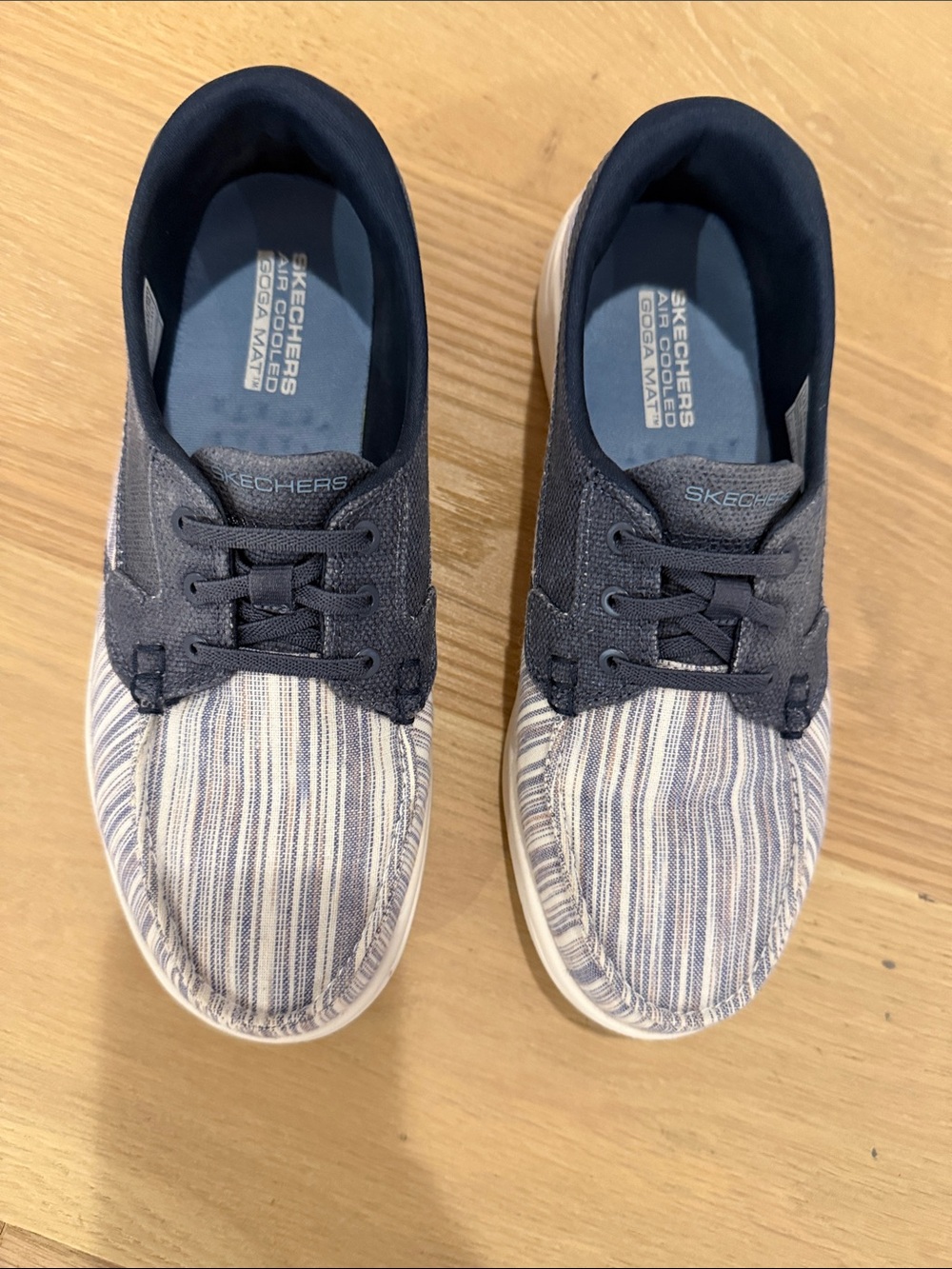 Skechers On-the-Go Women's Navy and White Striped Slip-On Loafers size 7.5